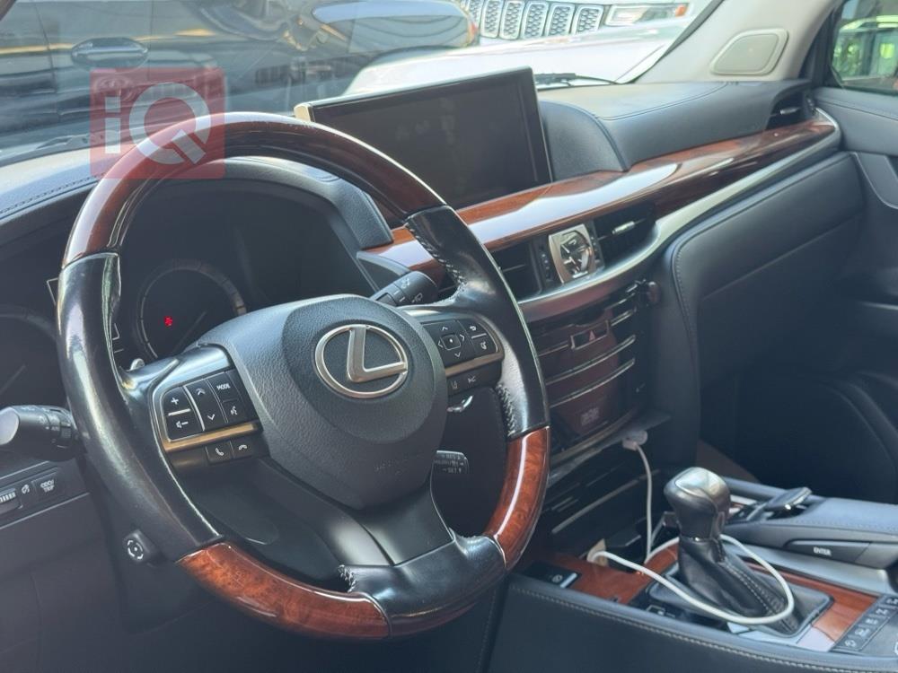 Lexus LX